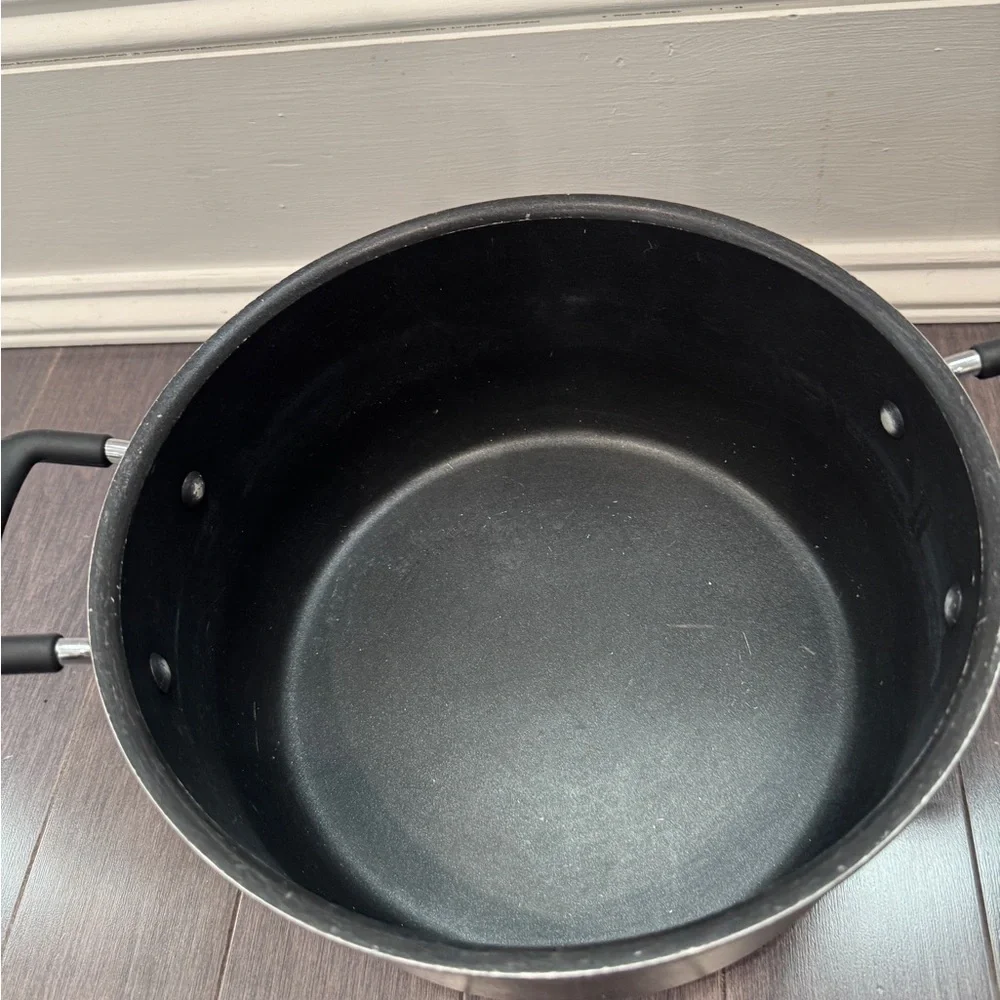 T-Fal Sleek Black Medium/Large Non Stick Cooking Pot with Handles